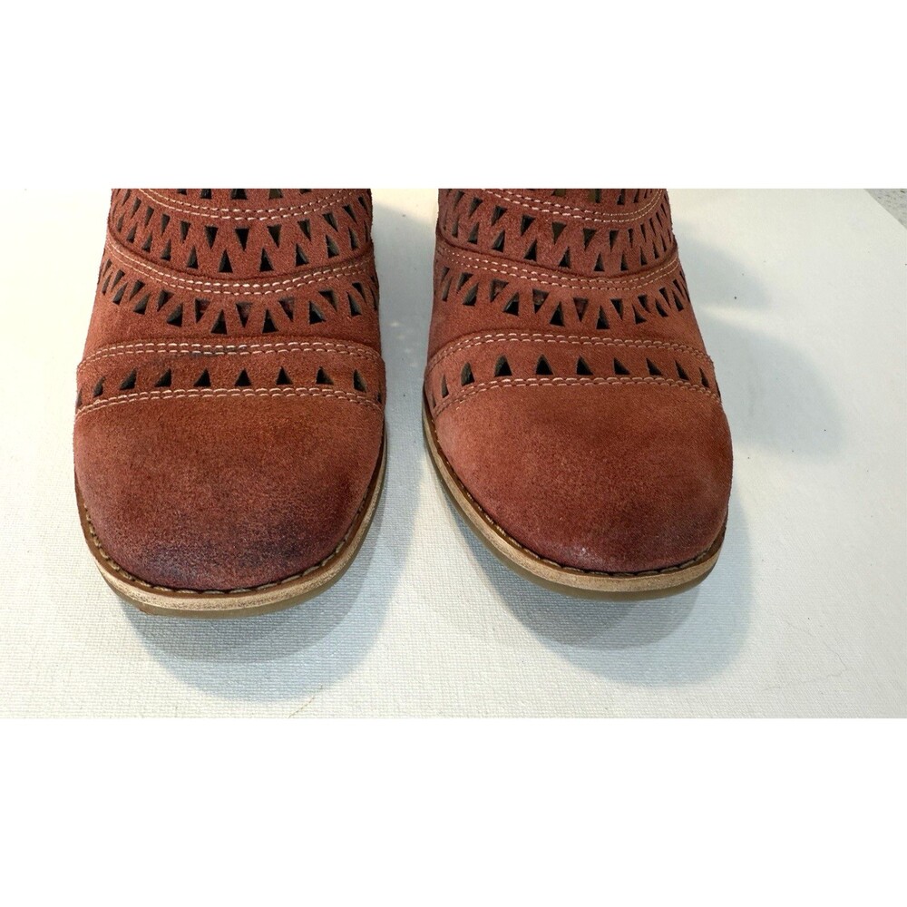 Sofft Bristow Boot Women's Size 8.5 Coral Red Suede Distressed Perforated Bootie - Picture 9 of 12